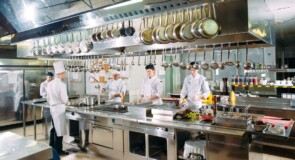 Arredamento per ristoranti: guida pratica ed errori da evitare nella progettazione della cucina professionale