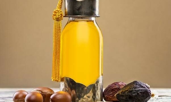 Olio di Argan per capelli secchi e pelle stressata: quando serve davvero e quando è solo marketing